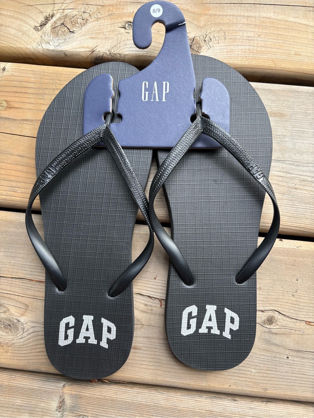 GAP Women’s Black Logo Flip Flops